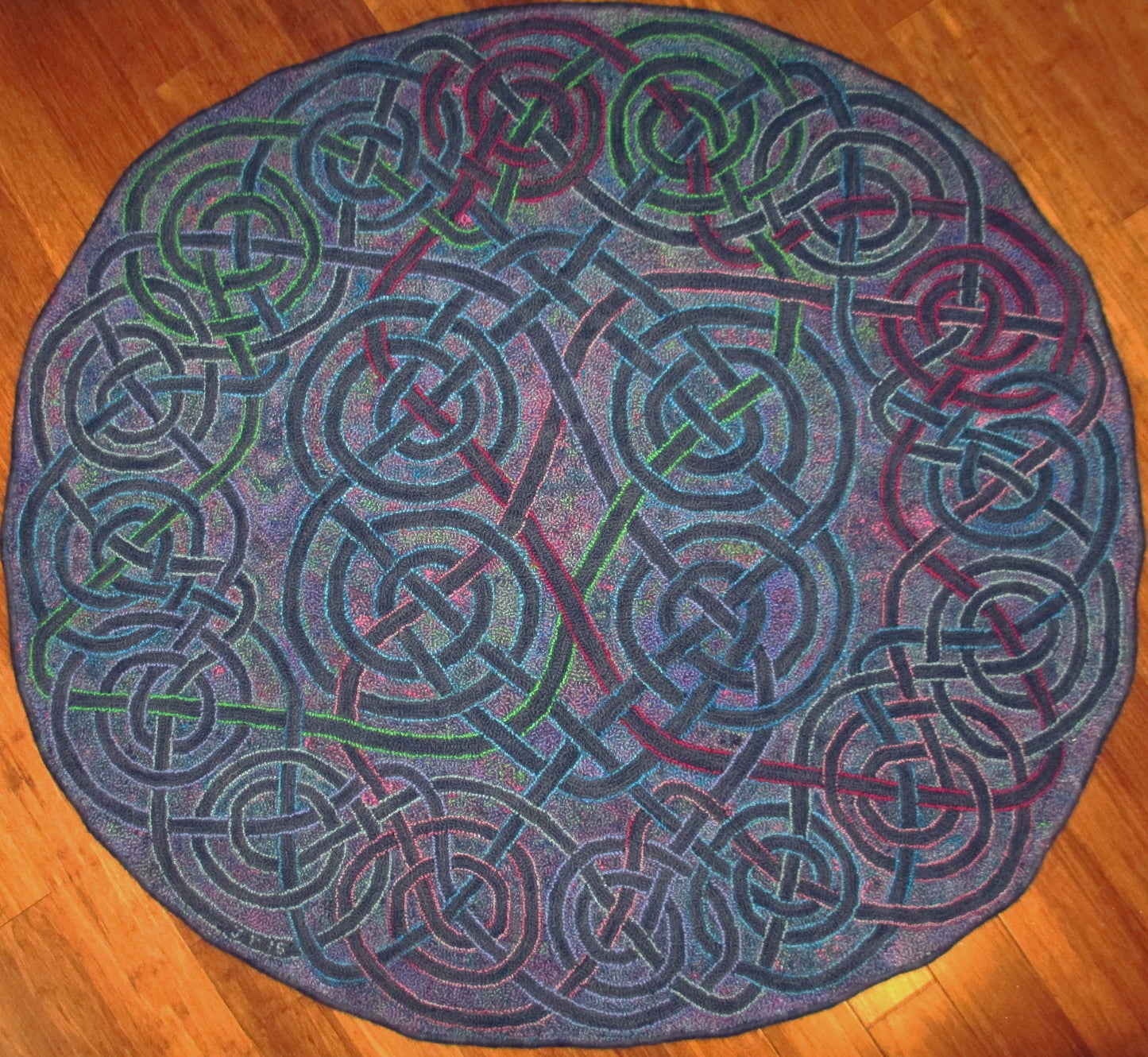 Celtic Love Knot Rug, 46" diameter