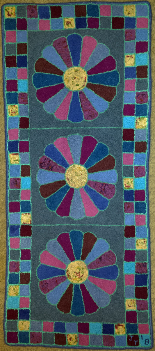 Dresden Plate Rug, 19.5"x44"